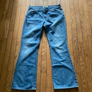 Woman’s Old Navy boot cut jeans